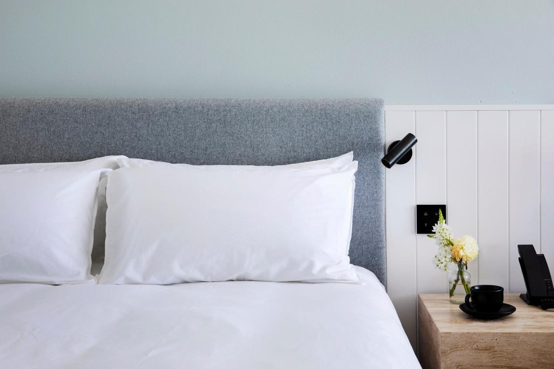 Manly Pacific Sydney Mgallery Collection Bagian luar foto A bed with two pillows
